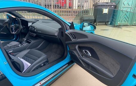 Audi R8, 2023 год, 15 000 000 рублей, 6 фотография