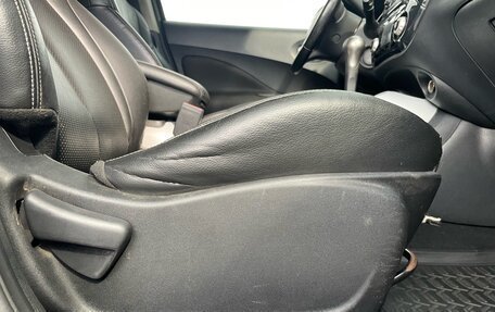 Nissan Juke II, 2013 год, 900 000 рублей, 22 фотография