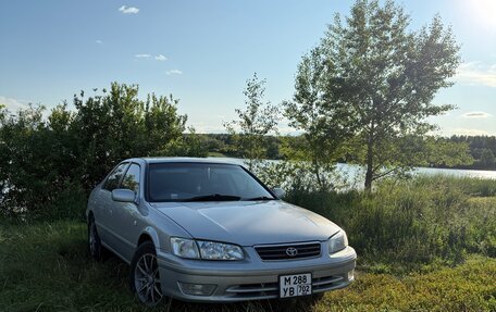 Toyota Camry, 2000 год, 1 000 000 рублей, 2 фотография