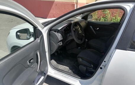 Renault Logan II, 2015 год, 575 000 рублей, 3 фотография