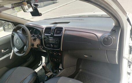 Renault Logan II, 2015 год, 575 000 рублей, 11 фотография