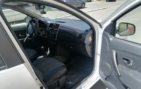 Renault Logan II, 2015 год, 575 000 рублей, 12 фотография