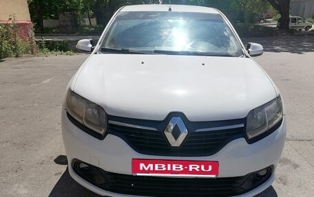 Renault Logan II, 2015 год, 575 000 рублей, 4 фотография