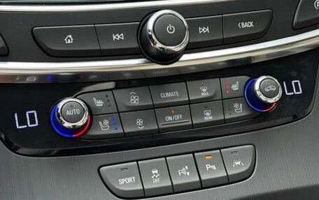 Buick LaCrosse III, 2022 год, 2 200 000 рублей, 10 фотография