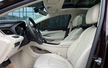 Buick LaCrosse III, 2022 год, 2 200 000 рублей, 9 фотография