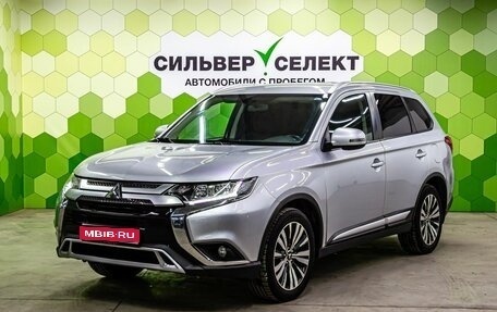 Mitsubishi Outlander III рестайлинг 3, 2021 год, 1 900 000 рублей, 1 фотография