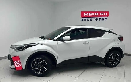 Toyota C-HR I рестайлинг, 2022 год, 2 150 000 рублей, 6 фотография