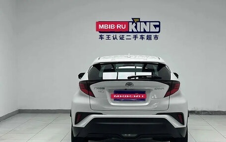 Toyota C-HR I рестайлинг, 2022 год, 2 150 000 рублей, 10 фотография