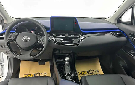 Toyota C-HR I рестайлинг, 2022 год, 2 150 000 рублей, 13 фотография
