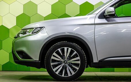 Mitsubishi Outlander III рестайлинг 3, 2021 год, 1 900 000 рублей, 9 фотография