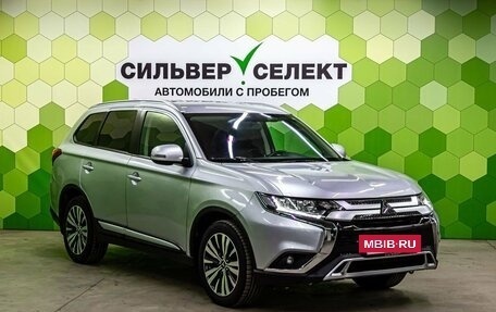 Mitsubishi Outlander III рестайлинг 3, 2021 год, 1 900 000 рублей, 5 фотография