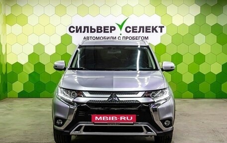 Mitsubishi Outlander III рестайлинг 3, 2021 год, 1 900 000 рублей, 3 фотография