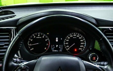 Mitsubishi Outlander III рестайлинг 3, 2021 год, 1 900 000 рублей, 18 фотография