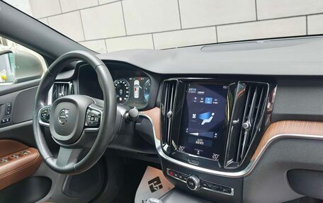 Volvo S60 III, 2022 год, 2 700 236 рублей, 6 фотография