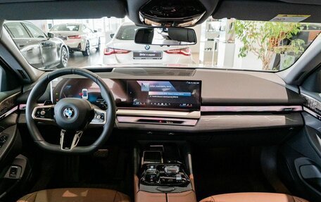 BMW 5 серия, 2024 год, 9 590 000 рублей, 10 фотография