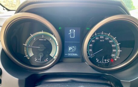 Toyota Land Cruiser Prado 150 рестайлинг 2, 2011 год, 1 975 000 рублей, 13 фотография