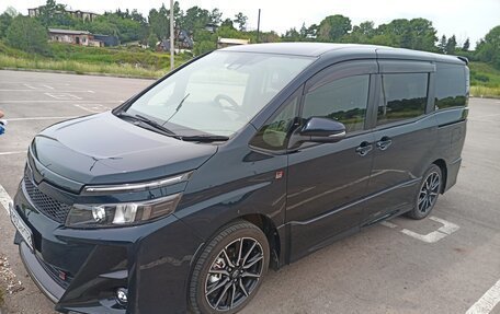 Toyota Voxy III, 2018 год, 2 700 000 рублей, 20 фотография