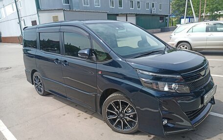 Toyota Voxy III, 2018 год, 2 700 000 рублей, 23 фотография