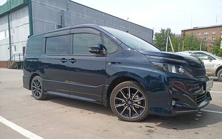 Toyota Voxy III, 2018 год, 2 700 000 рублей, 24 фотография