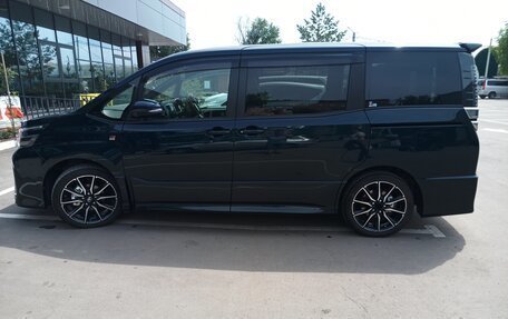 Toyota Voxy III, 2018 год, 2 700 000 рублей, 28 фотография