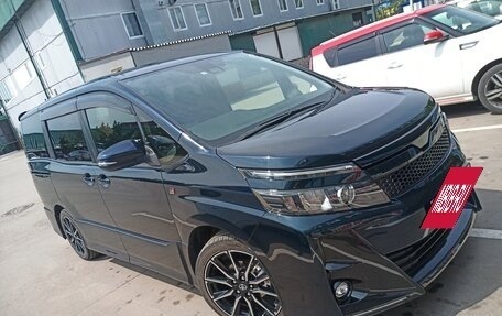 Toyota Voxy III, 2018 год, 2 700 000 рублей, 30 фотография