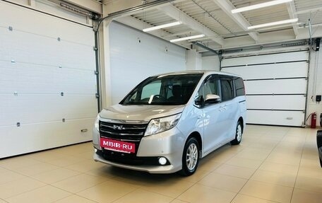 Toyota Noah III, 2014 год, 2 149 900 рублей, 2 фотография