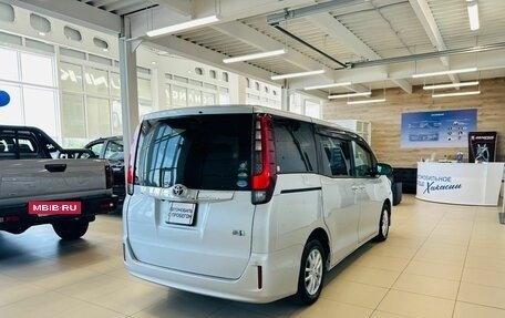 Toyota Noah III, 2014 год, 2 149 900 рублей, 6 фотография