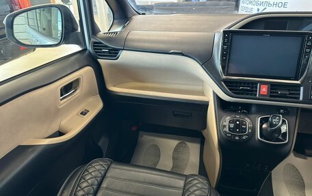 Toyota Noah III, 2014 год, 2 149 900 рублей, 14 фотография