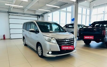 Toyota Noah III, 2014 год, 2 149 900 рублей, 8 фотография