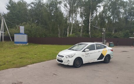 Hyundai Solaris II рестайлинг, 2013 год, 430 000 рублей, 2 фотография