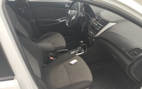 Hyundai Solaris II рестайлинг, 2013 год, 430 000 рублей, 3 фотография