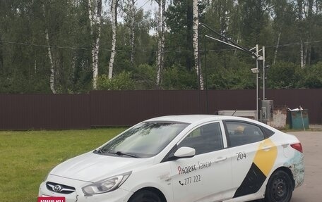 Hyundai Solaris II рестайлинг, 2013 год, 430 000 рублей, 5 фотография
