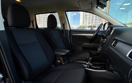 Mitsubishi Outlander III рестайлинг 3, 2018 год, 2 170 000 рублей, 8 фотография