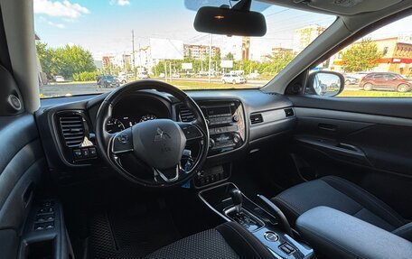 Mitsubishi Outlander III рестайлинг 3, 2018 год, 2 170 000 рублей, 6 фотография