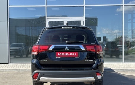 Mitsubishi Outlander III рестайлинг 3, 2018 год, 2 170 000 рублей, 4 фотография