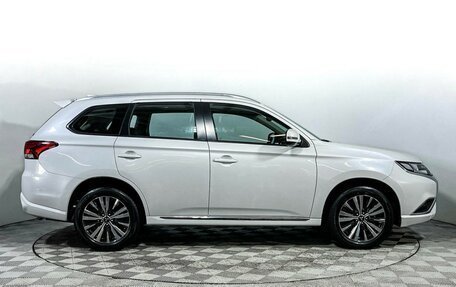 Mitsubishi Outlander III рестайлинг 3, 2022 год, 2 497 000 рублей, 4 фотография