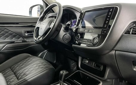 Mitsubishi Outlander III рестайлинг 3, 2022 год, 2 497 000 рублей, 9 фотография