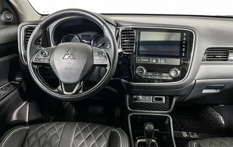 Mitsubishi Outlander III рестайлинг 3, 2022 год, 2 497 000 рублей, 12 фотография