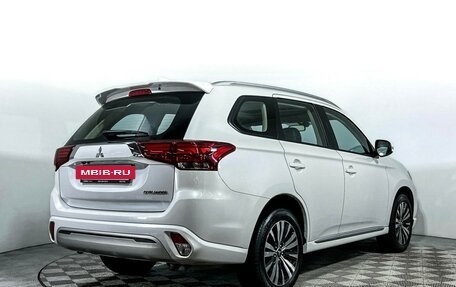 Mitsubishi Outlander III рестайлинг 3, 2022 год, 2 497 000 рублей, 5 фотография