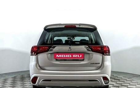 Mitsubishi Outlander III рестайлинг 3, 2022 год, 2 497 000 рублей, 6 фотография