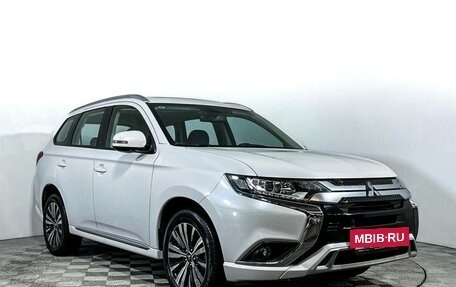 Mitsubishi Outlander III рестайлинг 3, 2022 год, 2 497 000 рублей, 3 фотография