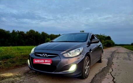 Hyundai Solaris II рестайлинг, 2011 год, 770 000 рублей, 2 фотография