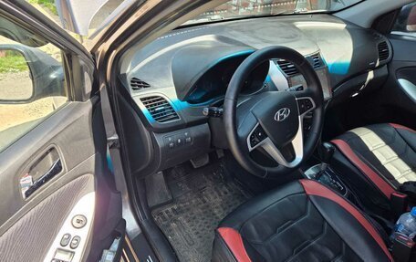 Hyundai Solaris II рестайлинг, 2011 год, 770 000 рублей, 17 фотография