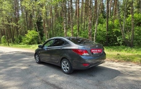 Hyundai Solaris II рестайлинг, 2011 год, 770 000 рублей, 13 фотография