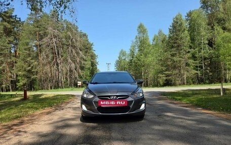 Hyundai Solaris II рестайлинг, 2011 год, 770 000 рублей, 3 фотография