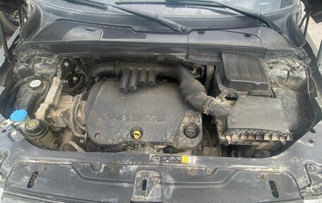 Land Rover Freelander II рестайлинг 2, 2010 год, 1 120 000 рублей, 14 фотография