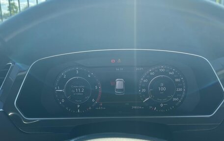 Volkswagen Tiguan II, 2018 год, 1 960 000 рублей, 10 фотография