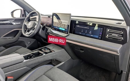 Volkswagen Tiguan, 2024 год, 6 000 000 рублей, 9 фотография