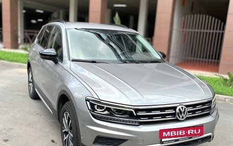 Volkswagen Tiguan II, 2020 год, 2 920 000 рублей, 2 фотография