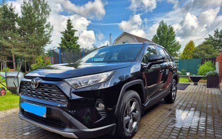 Toyota RAV4, 2022 год, 3 550 000 рублей, 2 фотография